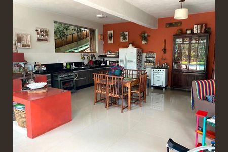 6_photo/00a6a3658f.54b8780a509023fd-ATLAS-c742201d-a8a6-48f6-9dc5-02d8ac57416d.jpg de casa à venda com 3 quartos, 280m² em Parque Jardim Amanda, Nova Lima