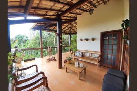 5_photo/00a6a4abf1.ceff8192393c33de-ATLAS-0cf0e3cb-b822-4976-a644-9221f9d90f7c.jpg de casa à venda com 3 quartos, 200m² em Passárgada, Nova Lima