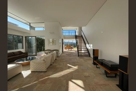 11_photo/00a6a4ac31.ceff8192393c33de-ATLAS-0fc263d1-81f0-421e-9f4b-7ba60b77af70.jpg de casa à venda com 4 quartos, 356m² em Passárgada, Nova Lima