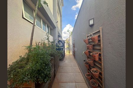 9_photo/00a6bb1ea9.f2ed236aecaa8a04-ATLAS-30bcb334-6c2b-4bc8-8494-0fc3110bb0f6.jpg de casa à venda com 3 quartos, m² em Vale do Sol, Nova Lima