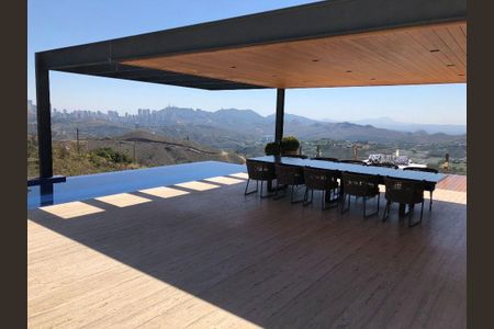 11_photo/00a6bd32b1.9c5959cca0926d06-ATLAS-259eacec-8121-4797-be73-5b0b43fc20a2.jpg de casa à venda com 4 quartos, 650m² em Vila Castelo, Nova Lima