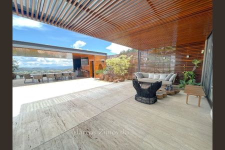 8_photo/00a6bd32b1.9c5959cca0926d06-ATLAS-cbf452c8-7807-4f87-8e94-587f8d345195.jpg de casa à venda com 4 quartos, 650m² em Vila Castelo, Nova Lima