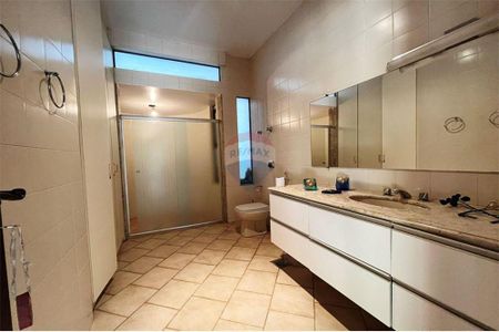 7_photo/00a6bd35c9.f7b46fd9919be053-ATLAS-85af7958-b68d-49bd-b09a-bb99ef582083.jpg de casa de condomínio à venda com 4 quartos, 945m² em Vila d'El Rey, Nova Lima
