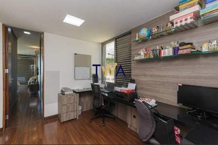 2_photo/00a6bd4f93.9a54faa83c3e471c-ATLAS-05c428f1-e362-40ba-a8c8-c75bcab491f4.jpg de casa à venda com 4 quartos, 625m² em Vila Castela, Nova Lima