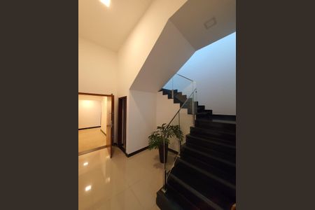 15_photo/00a6f2f61f.5564e16b2c01dcfa-ATLAS-0a8e8fc2-a32e-42bf-bdf7-c4336f07e4fd.jpg de casa à venda com 5 quartos, 730m² em Condomínio Vale do Ouro, Ribeirão das Neves