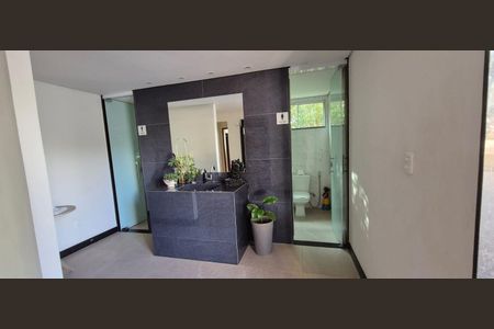 14_photo/00a6f2f61f.5564e16b2c01dcfa-ATLAS-17d561ea-f4b6-4139-9572-67e372109a93.jpg de casa à venda com 5 quartos, 730m² em Condomínio Vale do Ouro, Ribeirão das Neves