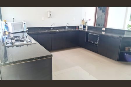 22_photo/00a6f2f61f.5564e16b2c01dcfa-ATLAS-3e7f4d72-8c89-4e2e-90b9-5998f3e3b8ce.jpg de casa à venda com 5 quartos, 730m² em Condomínio Vale do Ouro, Ribeirão das Neves