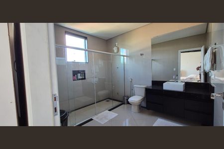 28_photo/00a6f2f61f.5564e16b2c01dcfa-ATLAS-f27e3aa5-1824-42a4-8bbd-93af57d695c9.jpg de casa à venda com 5 quartos, 730m² em Condomínio Vale do Ouro, Ribeirão das Neves