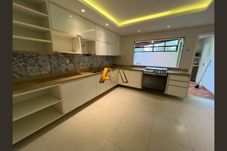 15_photo/07161787c1.f174c582b74c2f74-ATLAS-31e36bbc-e96d-43b2-b60d-80b2f688c5d5.jpg de casa à venda com 4 quartos, 300m² em Itapuã, Salvador