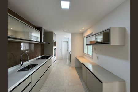 24_photo/07161a22c7.7eb7b05ac25a2c3e-ATLAS-dfc3acb3-a42d-458c-9b4e-42b462d2dc73.jpg de apartamento à venda com 4 quartos, 200m² em Pituaçu, Salvador