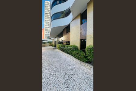 10_photo/07161b0e0d.dc8bbd111761e841-ATLAS-8b8120fc-0de8-48b6-a93e-234e2a06f8a6.jpg de apartamento para alugar com 4 quartos, 190m² em Pituba, Salvador