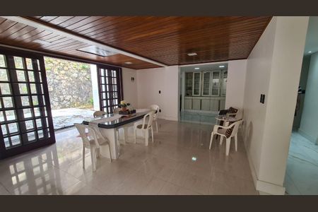 4_photo/07161b124f.2f15d505e37c7ac5-ATLAS-7cf2edd7-5ed4-41fb-a4ed-f54afbc3cf3e.jpg de casa à venda com 4 quartos, 399m² em Pituba, Salvador