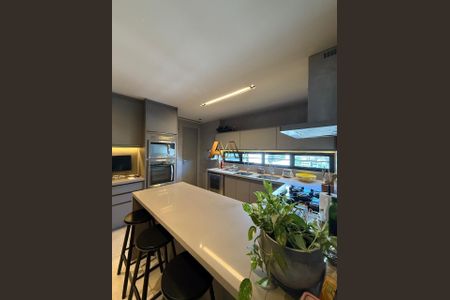 11_photo/07161b4b4f.eb4747a7722cd593-ATLAS-4fc51f3d-86b7-43db-885d-2cb2b79f248b.jpg de apartamento à venda com 4 quartos, 195m² em Candeal, Salvador