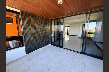 2_photo/07161b4de3.ea44b0009f7abdef-ATLAS-133719af-46b7-434e-bce8-a708ffb6d30d.jpg de apartamento à venda com 3 quartos, 135m² em Candeal, Salvador