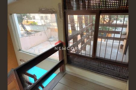 42_photo/07161b67e3.7e2ea02b9085bf9d-ATLAS-48383df4-5386-4b1f-b942-48b2fefab136.jpg de casa à venda com 5 quartos, 200m² em Pituba, Salvador