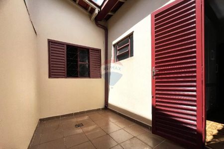 24_photo/94b99575df.7a69ff73eb43ff8d-ATLAS-c2b64f6c-1c7d-496c-8dc5-dd6fefe5a7c2.jpg de casa à venda com 3 quartos, 157m² em Adelino Simioni, Ribeirão Preto