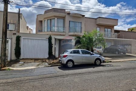 1_photo/94b9b898cb.4cea1a0b3f6bbd2f-ATLAS-a3781e0c-6835-44f4-9660-631dbaefa4fa.jpg de casa à venda com 3 quartos, 201m² em Residencial Greenville, Ribeirão Preto