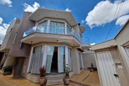 4_photo/94b9b898cb.4cea1a0b3f6bbd2f-ATLAS-fedef05a-5ae8-4cee-998d-06b8703f2f26.jpg de casa à venda com 3 quartos, 201m² em Residencial Greenville, Ribeirão Preto