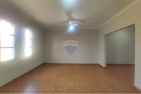 8_photo/94b9b8b2b9.31fa6799cfd26a89-ATLAS-bf776394-e85e-4ea0-a866-b293dc7730f5.jpg de casa à venda com 3 quartos, 172m² em Nova Ribeirânia, Ribeirão Preto