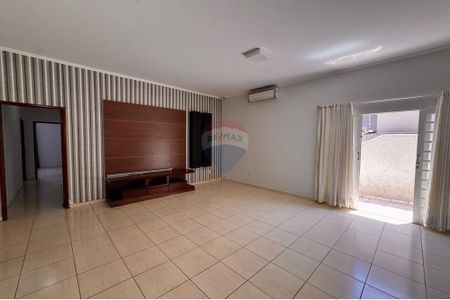 7_photo/94b9b8b729.84d273d2e1abbbdc-ATLAS-2213f50a-8d9c-4f83-9a3e-a3a720a8240b.jpg de casa à venda com 4 quartos, 277m² em Ribeirânia, Ribeirão Preto