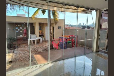 10_photo/94b9b8cbfb.60a880a570a60594-ATLAS-17dc2f7f-edbf-4188-9f3b-8a6a3dba3a3b.jpg de casa à venda com 3 quartos, 185m² em Ribeirânia, Ribeirão Preto