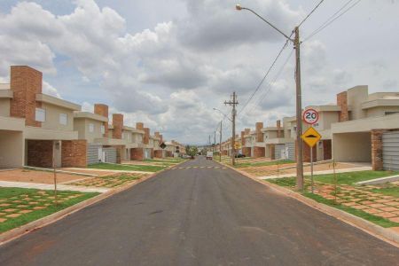 2_photo/94b9b8eb81.49c40a4e0c1b1036-ATLAS-0912885a-e2a8-494d-855b-536e54eb988e.jpg de casa de condomínio à venda com 3 quartos, 189m² em Guaporé, Ribeirão Preto