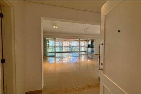 11_photo/94b9b927f9.ba3e4f1a03d92c8a-ATLAS-50a7ad4f-78ba-4dd4-bdba-465cfdad2d0f.jpg de apartamento à venda com 4 quartos, 266m² em Subsetor Sul - 7 (S-7), Ribeirão Preto