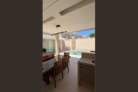 5_photo/94b9b967c7.5afd90b9c05d4dec-ATLAS-b272f90f-87e4-4c09-8a90-c504a71f3343.jpg de casa de condomínio à venda com 3 quartos, 230m² em Vila do Golfe, Ribeirão Preto