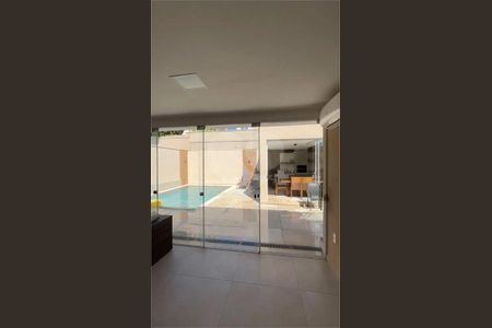 2_photo/94b9b967c7.5afd90b9c05d4dec-ATLAS-d3ee8b5d-b787-4a04-af32-e31cad64973a.jpg de casa de condomínio à venda com 3 quartos, 230m² em Vila do Golfe, Ribeirão Preto