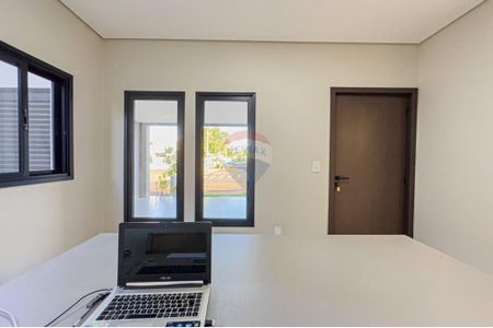 8_photo/94b9b98285.6721d330cc8d7611-ATLAS-57630b17-3f96-4e39-bdc8-b3a295dc47f1.jpg de casa à venda com 4 quartos, 351m² em Vila do Golfe, Ribeirão Preto