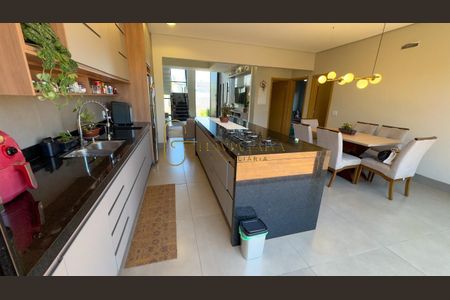 8_photo/94b9bc1a21.93b8fa184532727f-ATLAS-9a1753ee-7df6-4988-bc64-5f4eaa39f7b2.jpg de casa à venda com 3 quartos, 226m² em Jardim Progresso, Ribeirão Preto