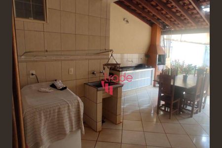 8_photo/94b9bc27cf.376ba075584c578b-ATLAS-e642bbef-6a4f-421d-89bb-ea56508cd134.jpg de casa à venda com 4 quartos, 211m² em Jardim Piratininga, Ribeirão Preto