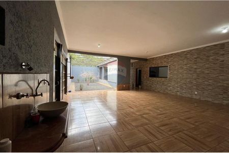 3_photo/94b9bdb0bf.f469cfda097b0aa9-ATLAS-90e0102e-4b08-4c3e-82cc-05c4080a6878.jpg de casa à venda com 2 quartos, 181m² em yy, Ribeirão Preto