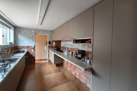 13_photo/94b9bdb931.ccfee957a0edc138-ATLAS-4e4a35c5-cf8f-476c-b6ac-20f123e5d72d.jpg de casa à venda com 4 quartos, 288m² em Jardim Recreio, Ribeirão Preto