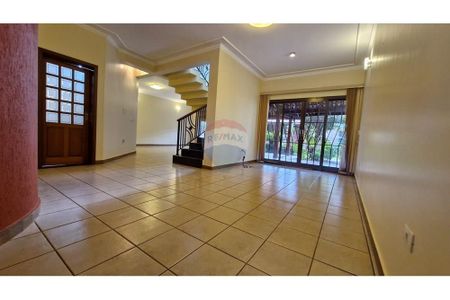 30_photo/94b9bdbea3.7d3c41bc496dffaa-ATLAS-25320d20-c6a2-4840-b456-1ca546f137cb.jpg de casa à venda com 4 quartos, 376m² em Jardim Recreio, Ribeirão Preto