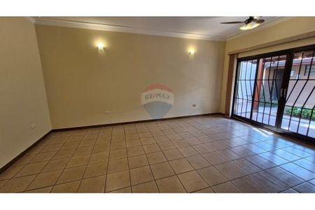 26_photo/94b9bdbea3.7d3c41bc496dffaa-ATLAS-c7208028-40a5-44a5-aa3b-2c6699032b3e.jpg de casa à venda com 4 quartos, 376m² em Jardim Recreio, Ribeirão Preto