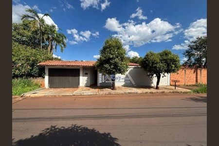 2_photo/94b9bdcf49.92bd7eb76981e119-ATLAS-534ddd98-51aa-4f6b-9fd4-c0f57cd460c2.jpg de casa à venda com 4 quartos, 254m² em Jardim Recreio, Ribeirão Preto