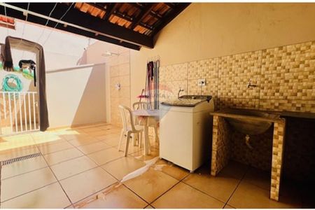 4_photo/94b9bdfe7b.d7ff1048839b4df4-ATLAS-1b678563-1015-4932-9db1-021fd27d1f4e.jpg de casa à venda com 3 quartos, 119m² em Subsetor Oeste - 12 (O-12), Ribeirão Preto