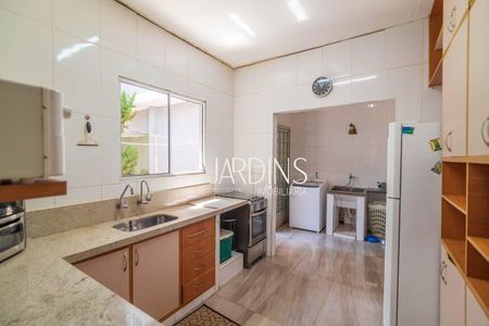 37_photo/94b9be0bab.bdf1def5ceb5107f-ATLAS-49a8b62e-254b-4dc8-a9e3-acd7361a7c93.jpg de casa à venda com 7 quartos, 315m² em Parque Cidade Universitária, Ribeirão Preto