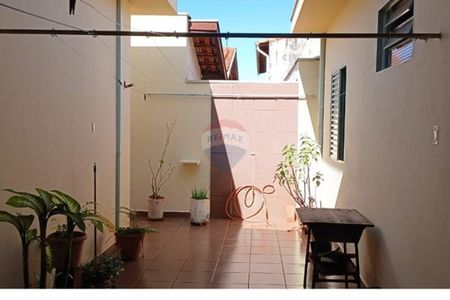 3_photo/94b9be1e1d.719fbdc320448c84-ATLAS-ad1e58da-70d3-46b7-ba08-36e285b04d72.jpg de casa à venda com 3 quartos, 172m² em Jardim Jose Sampaio Junior, Ribeirão Preto