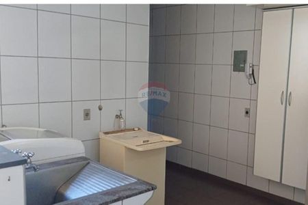 30_photo/94b9be1e1d.719fbdc320448c84-ATLAS-c375b28f-8c2a-420f-9632-ff37da465e29.jpg de casa à venda com 3 quartos, 172m² em Jardim Jose Sampaio Junior, Ribeirão Preto