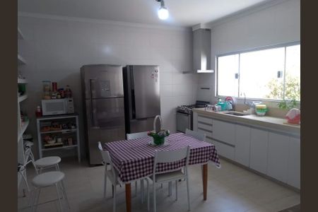 5_photo/94b9be558f.64d773cc9d42edb2-ATLAS-26b16a9b-1795-45dd-b2cc-139c0891e8fe.jpg de casa à venda com 4 quartos, 205m² em Campos Elísios, Ribeirão Preto