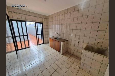 13_photo/94b9be618d.f279df7ab7105e24-ATLAS-ba06e92e-a856-4cab-8787-7283386883ea.jpg de casa à venda com 3 quartos, 183m² em Vila Tiberio, Ribeirão Preto