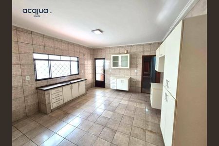 4_photo/94b9be618d.f279df7ab7105e24-ATLAS-e08dc644-8024-4d43-9abe-b6fae9bab2a3.jpg de casa à venda com 3 quartos, 183m² em Vila Tiberio, Ribeirão Preto