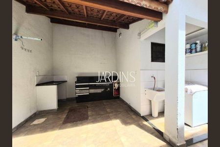 39_photo/94b9be98c3.59b9fa3339c8dcb8-ATLAS-bbcc64b6-f3e1-4a63-a02e-72f83aa63bf2.jpg de casa à venda com 2 quartos, 84m² em Jardim Maria Goretti, Ribeirão Preto