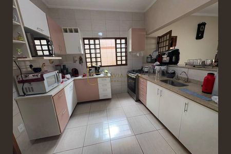 11_photo/94b9beb7af.3714cccd63f8fe2d-ATLAS-46f5a2fd-081f-4032-ac3a-87e0f570467b.jpg de casa à venda com 3 quartos, 137m² em Residencial Florida, Ribeirão Preto