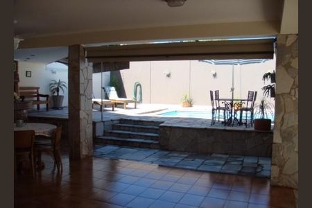 4_photo/94b9bec20f.38b2e85bf3e28a1f-ATLAS-cf5d17b5-ebc4-40a3-8632-3849299d2425.jpg de casa à venda com 3 quartos, 306m² em Jardim Sumare, Ribeirão Preto