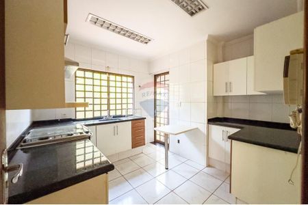 4_photo/94b9bec633.92bd7eb76981e119-ATLAS-1d0697cf-fd41-4f2d-8c56-bf57d6b2dff5.jpg de casa à venda com 4 quartos, 275m² em Alto da Boa Vista, Ribeirão Preto