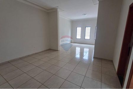 6_photo/94b9bec903.80a7f3f1b00bd23a-ATLAS-b58a7cc3-d0b6-402c-9579-ef5f5804d8b4.jpg de casa à venda com 4 quartos, 178m² em Jardim California, Ribeirão Preto