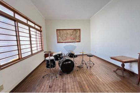 3_photo/94b9bed59f.8d2ef5eddb15fda8-ATLAS-08657924-cb5e-4546-9f50-7311c1236dcf.jpg de casa à venda com 3 quartos, 175m² em Subsetor Sul - 3 (S-3), Ribeirão Preto